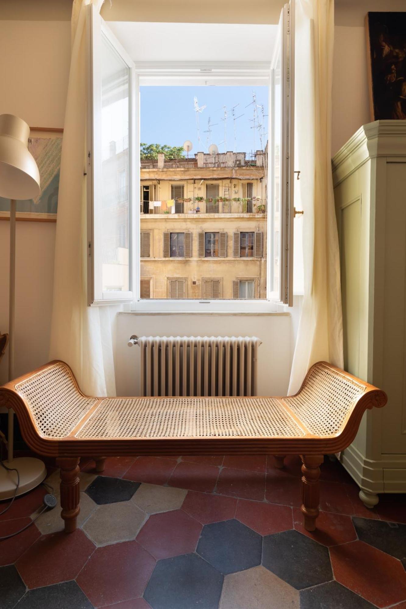 Charming Design In Monti Apartment Rom