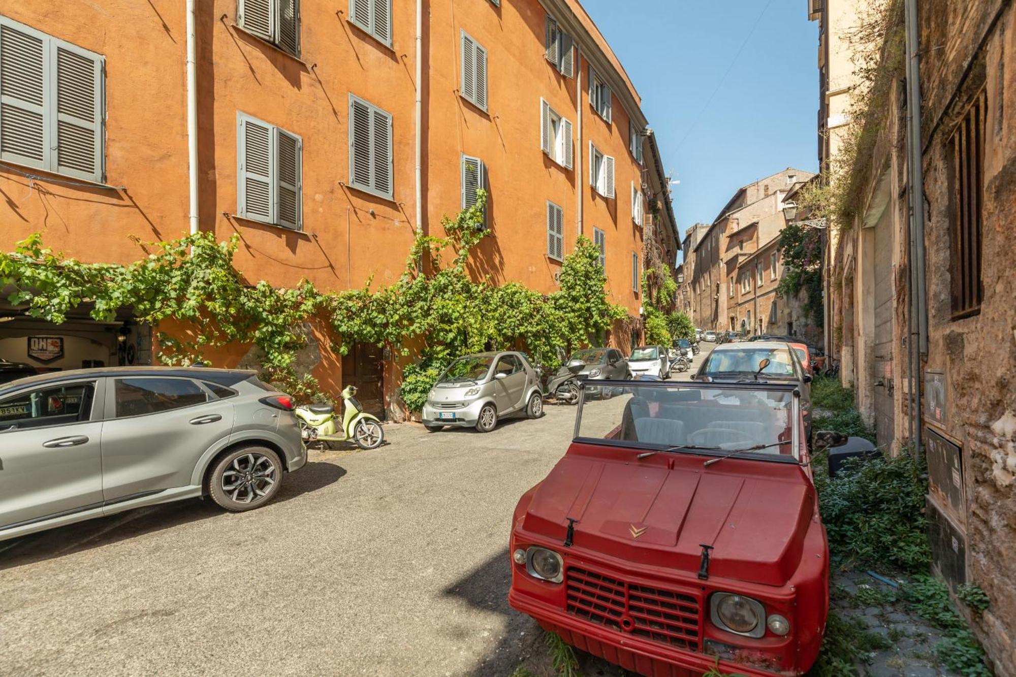 Apartment Charming Design In Monti *