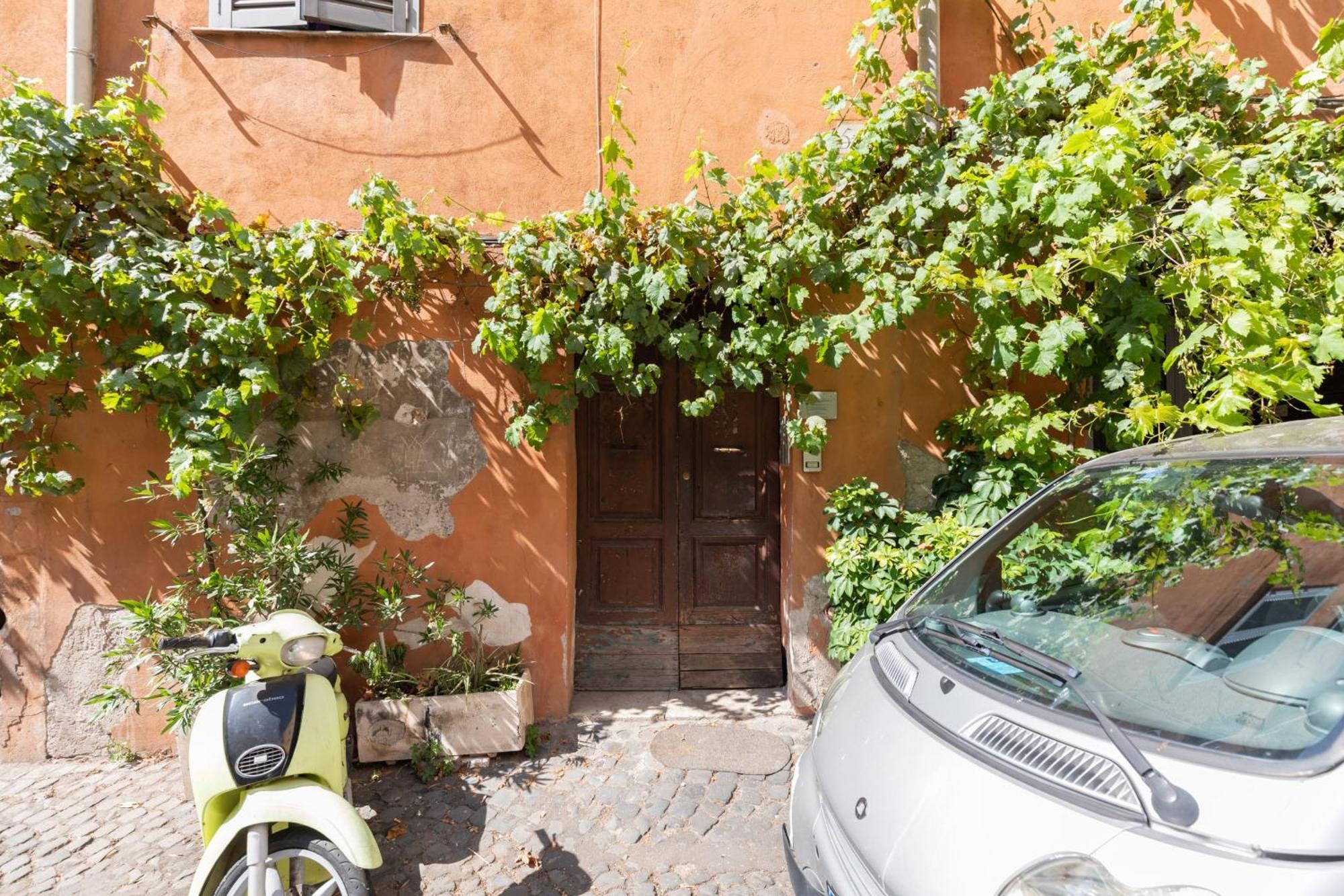 Apartment Charming Design In Monti Rom